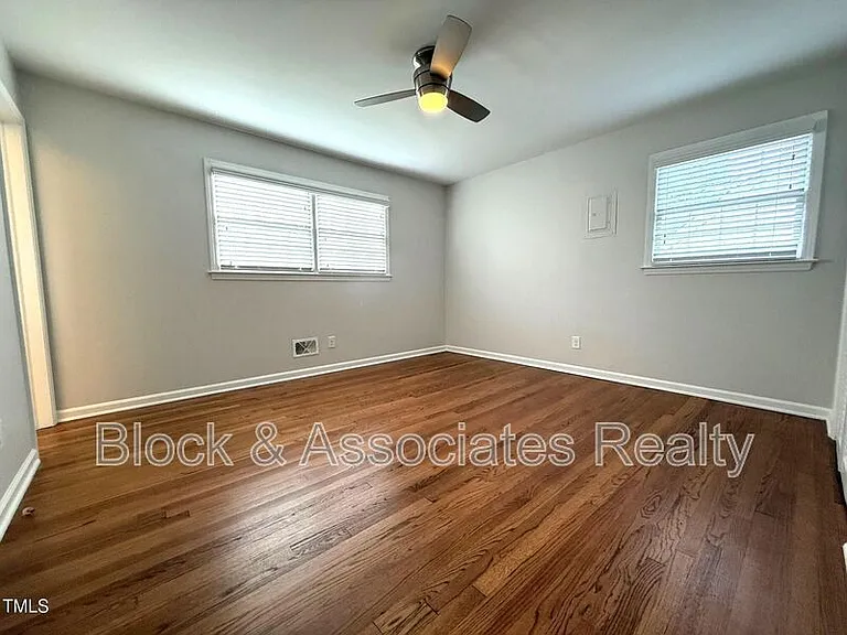 212 Sampson St — Photo 18
