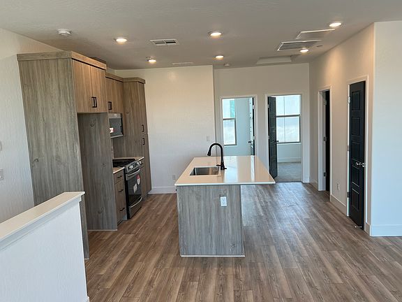 2nd image of 502 W Mahogany Ln
