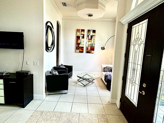 Front entrance - sitting area