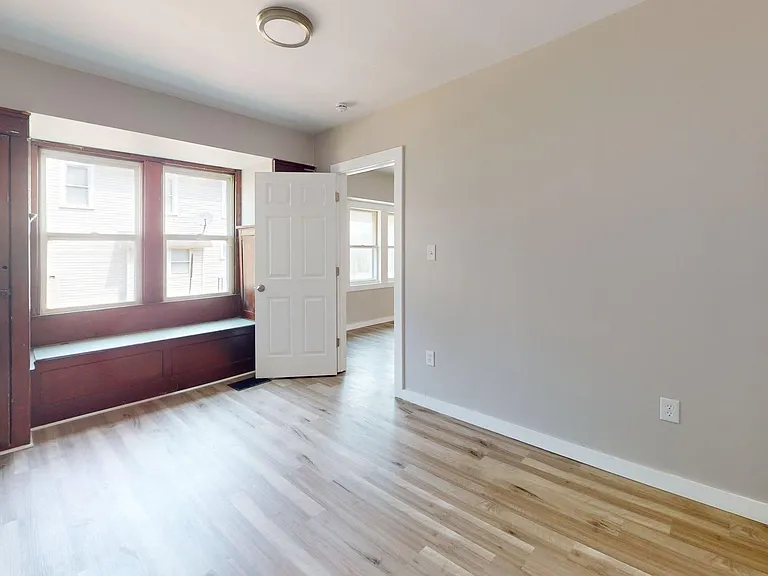 134 N Arlington St — Photo 4