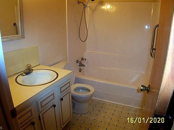 5th image of 1070 E 10th St