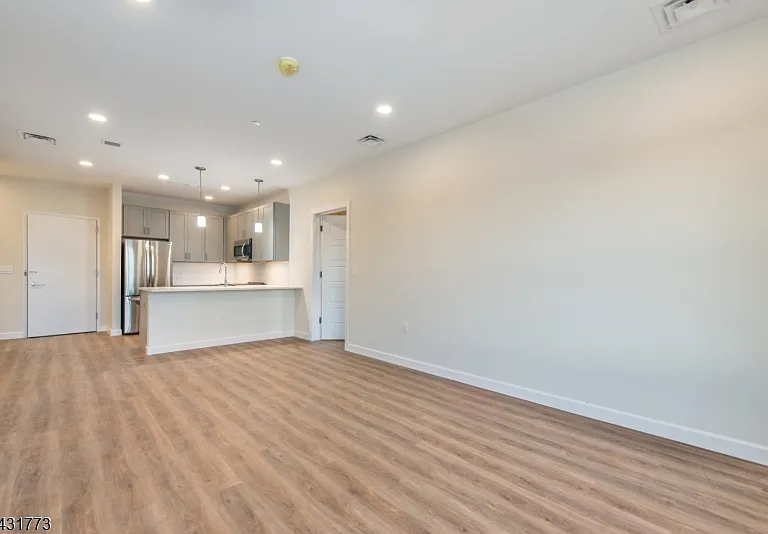 515 Union Blvd #28 — Photo 14