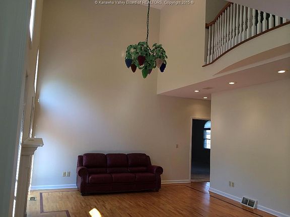 5th image of 19 Hawkesyard Ln