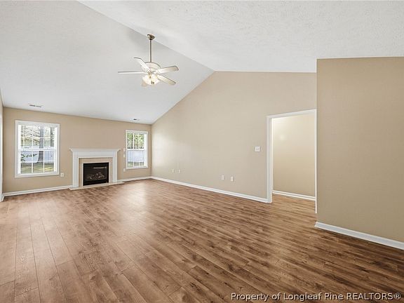 5th image of 3327 Broomsgrove Dr