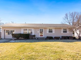 296 Mohawk Dr, Carol Stream, IL 60188