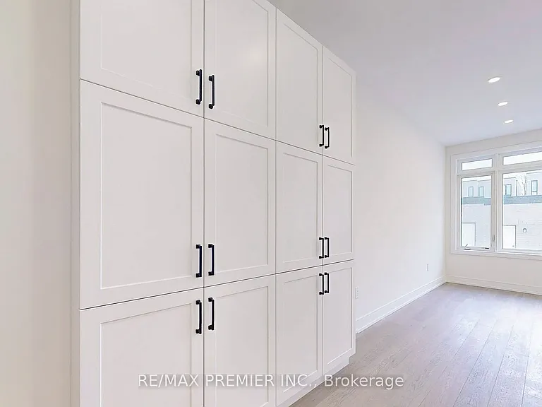 208 McRoberts Ave — Photo 13