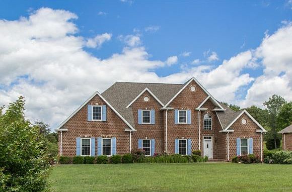 1st image of 118 Canterbury Pl