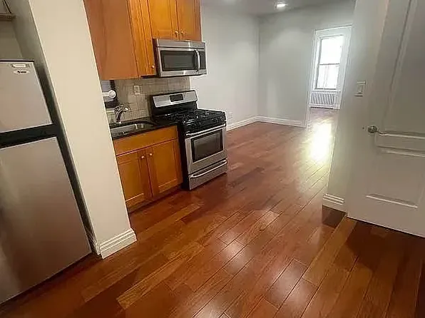 403 W 48th St APT 3C, New York, NY 10036