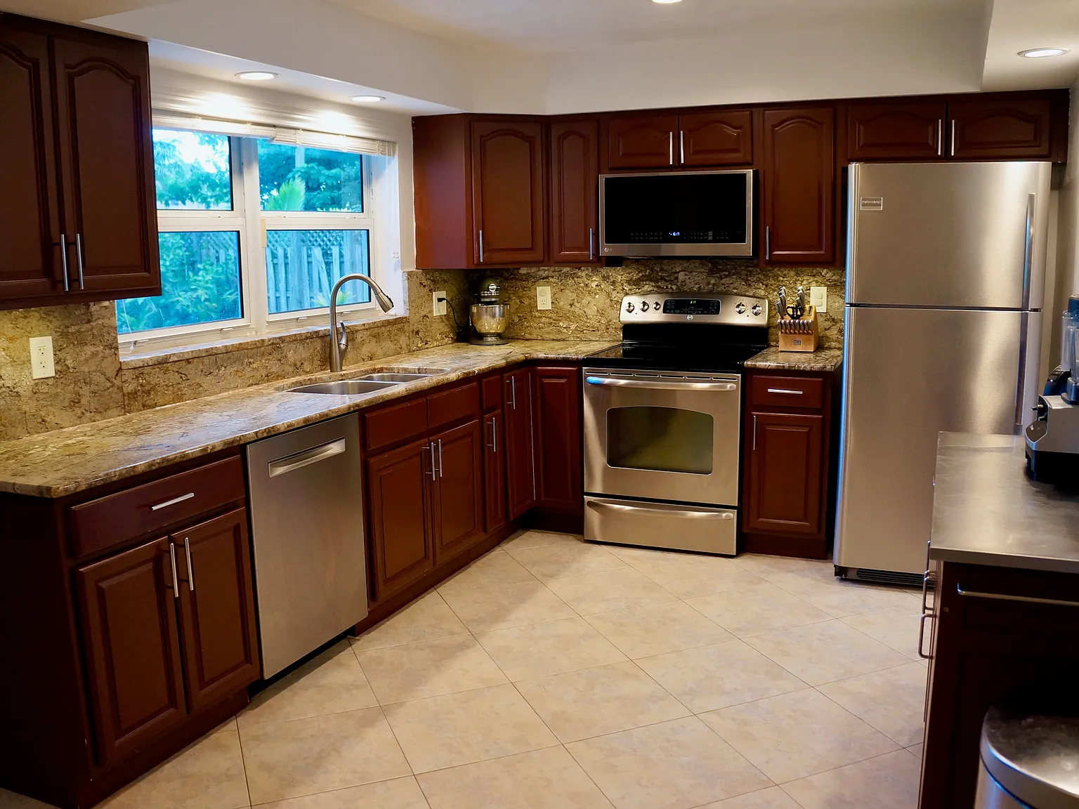3 bed, 1515 sqft, $3,400 — Photo 2