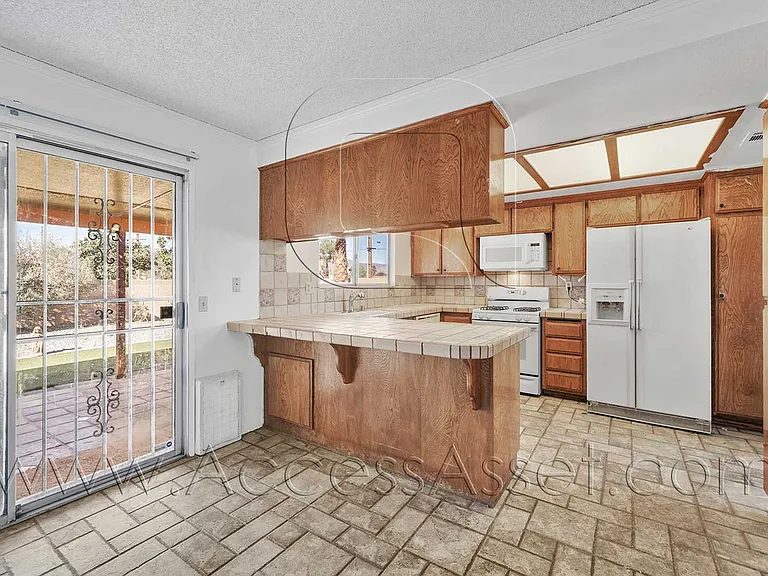 1700 Walden Ln — Photo 6