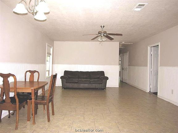 4th image of 105 N Coulter Dr