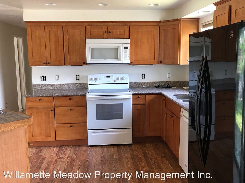 2nd image of 325 2nd St