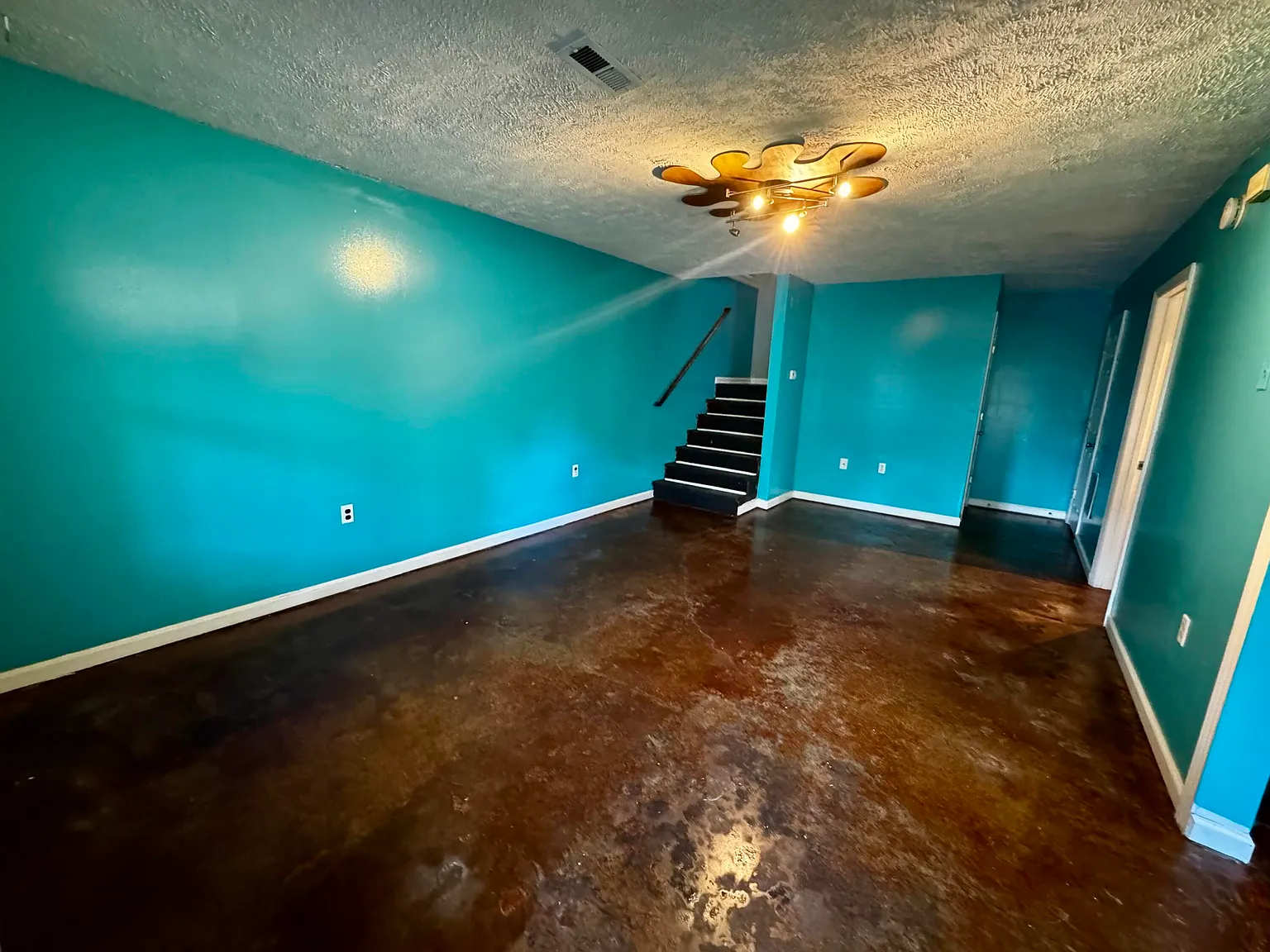3 bed, 2.0 bath, 1150 sqft, $1,400 — Photo 4