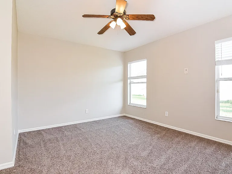 601 Straw Lake Dr — Photo 9