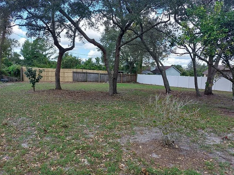 1562 Bonview Ave — Photo 2