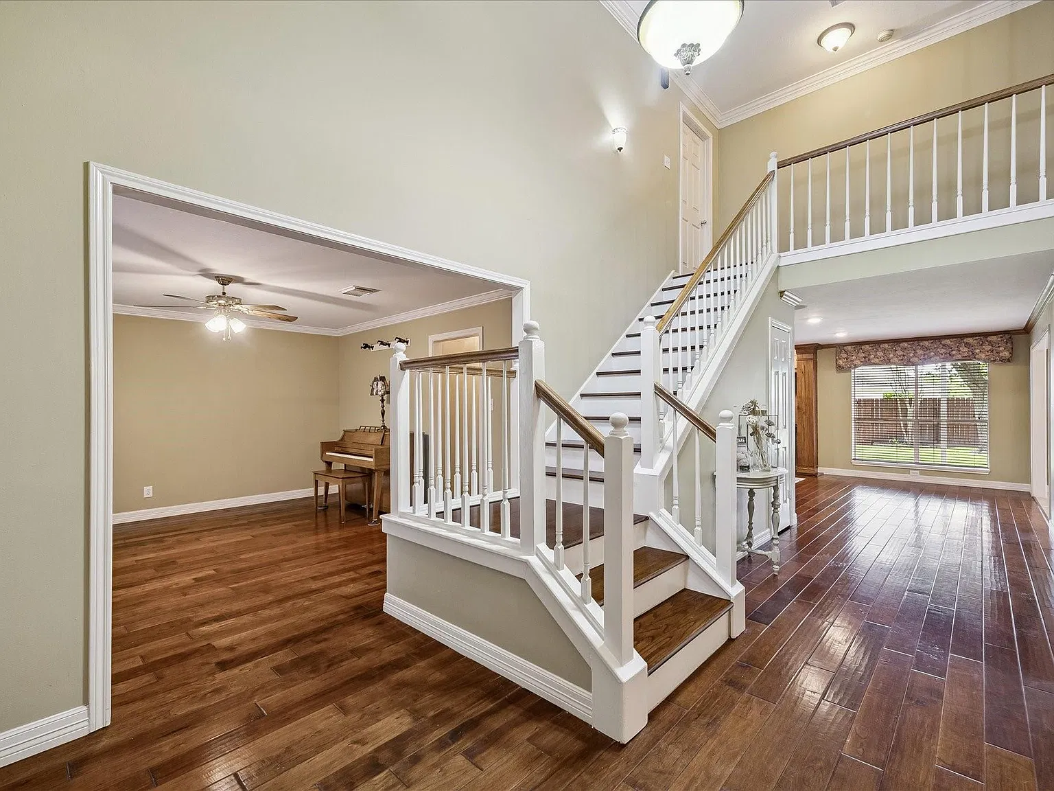 3 bed, 2.5 bath, 2982 sqft, $2,715 — Photo 3