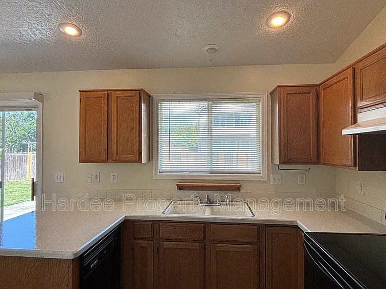 10764 W Goldenrod Ave — Photo 5