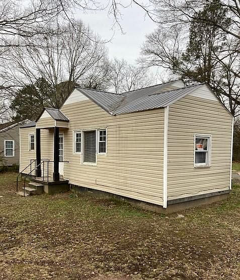 1st image of 19 Woods St