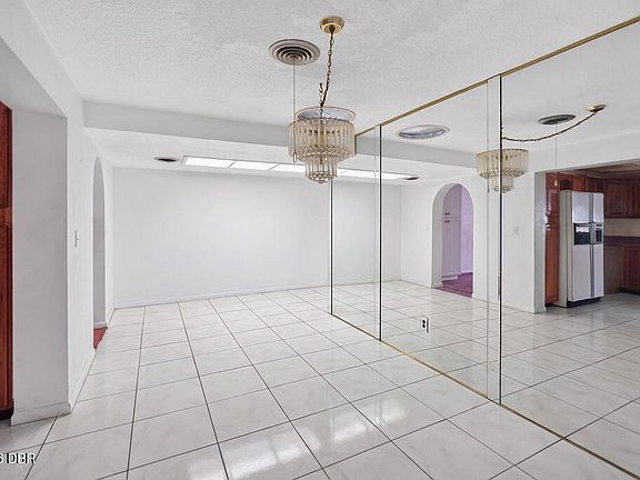 4th image of 421 N Frederick Ave