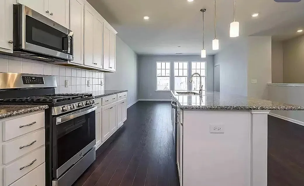 4 bed, 3.5 bath, 2227 sqft, $2,395 — Photo 4