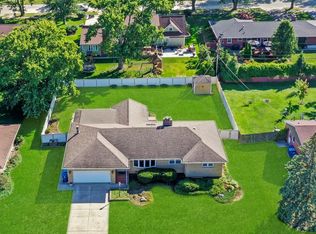 354 Oakwood Dr, Crete, IL 60417