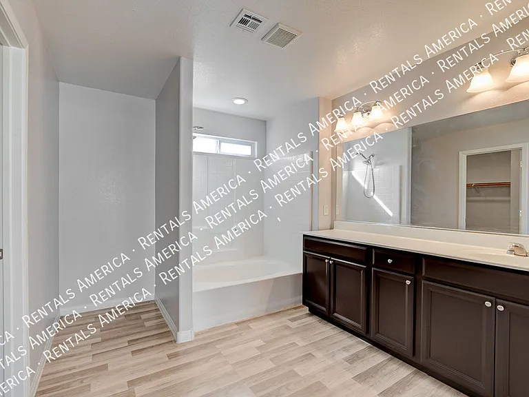 8271 Southern Cross Ave — Photo 12