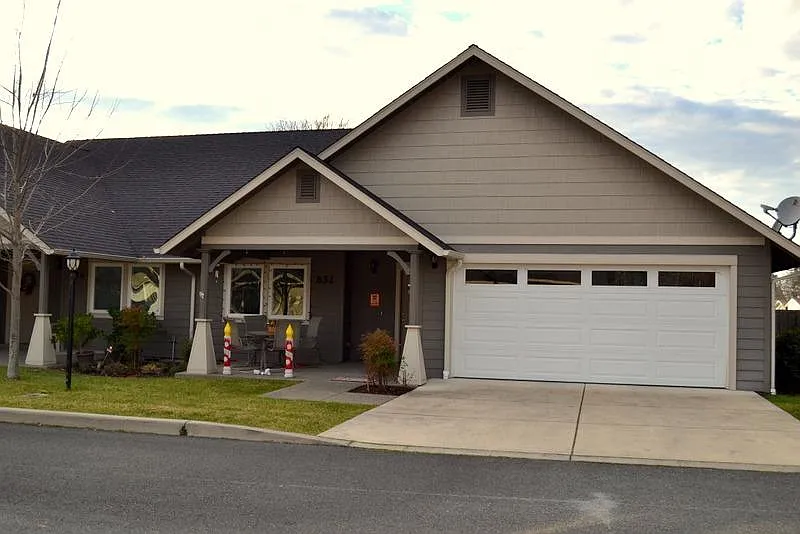 852 SW Kinsington Ct photo 1