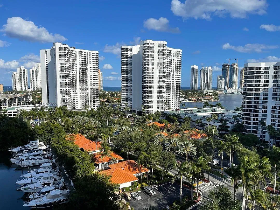 2 bed, 1353 sqft, $3,900 — Photo 1