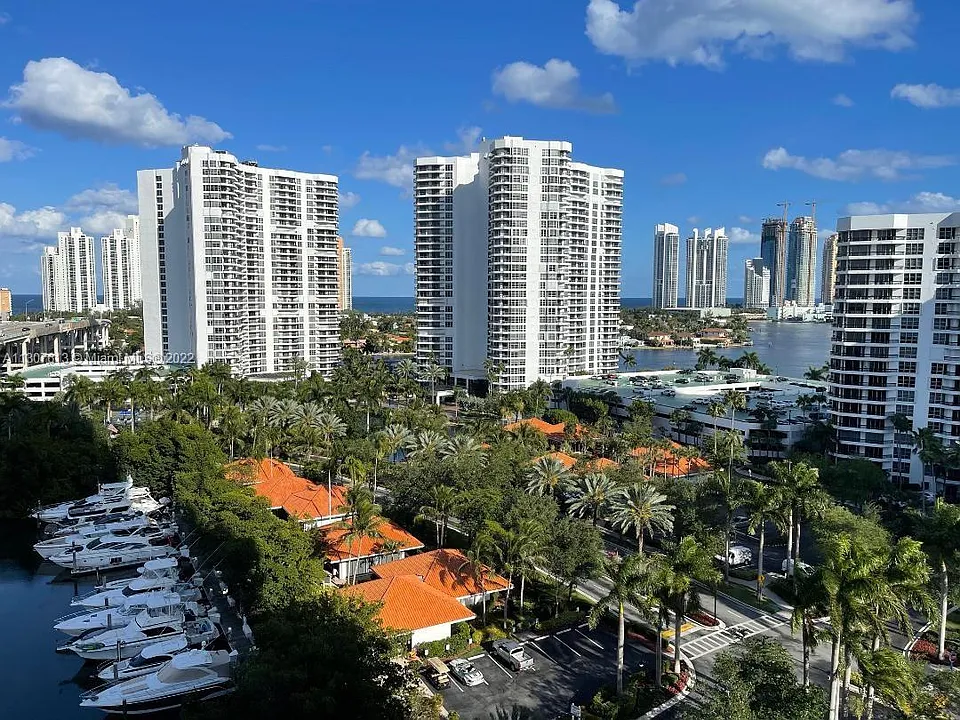 3500 Mystic Pointe Dr #1507