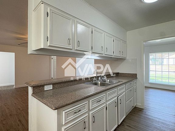 4th image of 6014 Rainmaker St