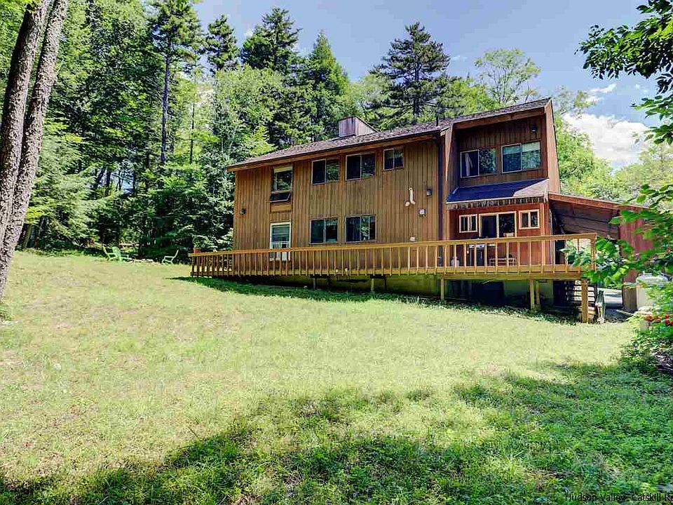 1st image of 25 Baker Court Dr