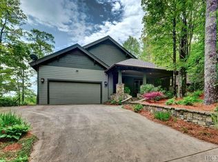 22 Clawsfoot Ct, Sapphire, NC 28774