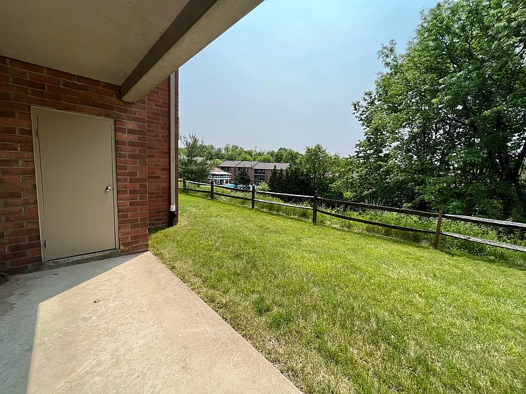 7201-7223 Beacon Hill Dr — Photo 17