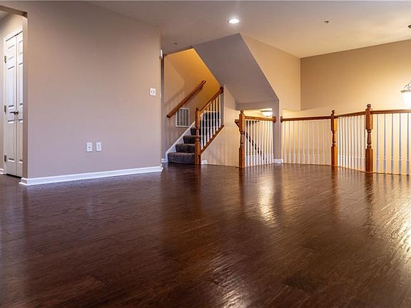 3rd image of 131 Kensington Dr