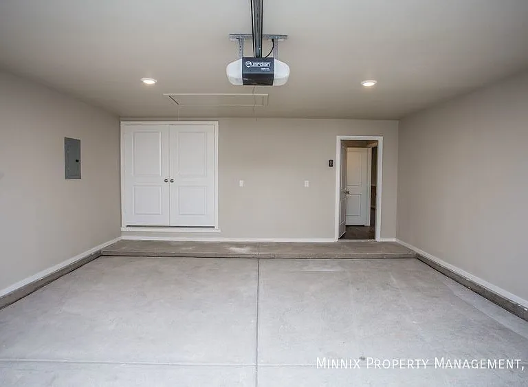 2027 Kenwood Ave — Photo 35