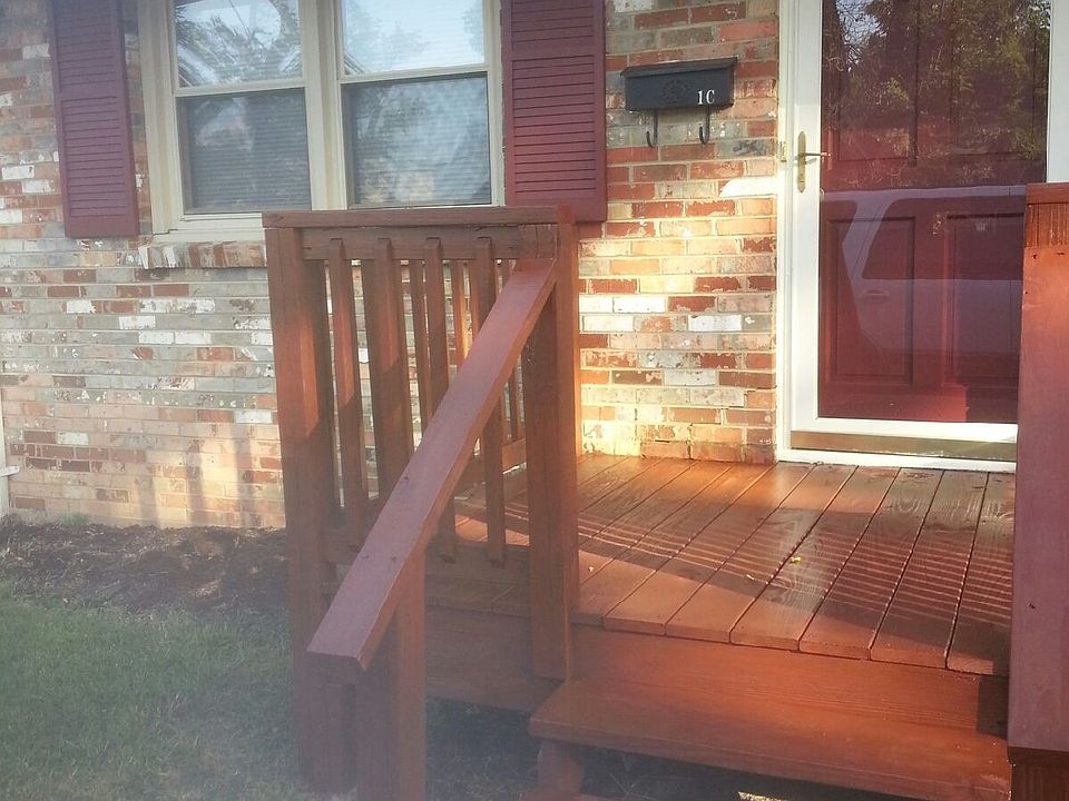 1st image of 121 Colonial Ct APT 2C
