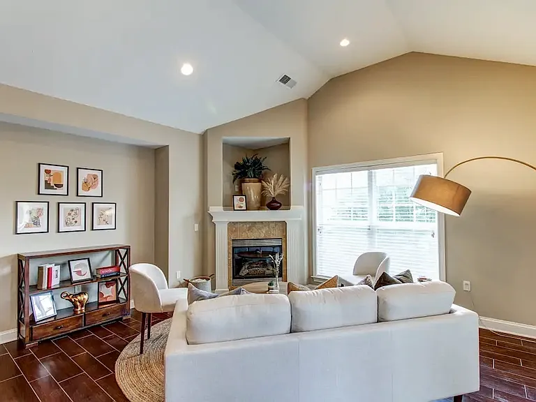 Mansions At Canyon Creek Apartments — Photo 26