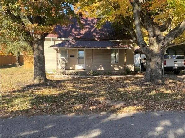 303 N Eagleton St, Robinson, IL 62454