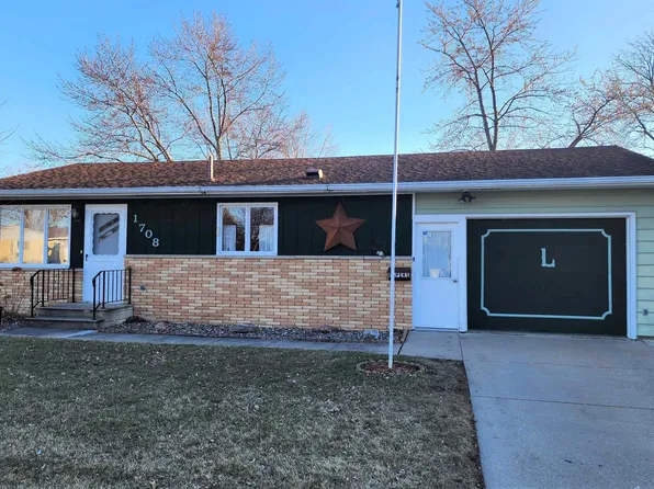 1708 E Oak St, Algona, IA 50511