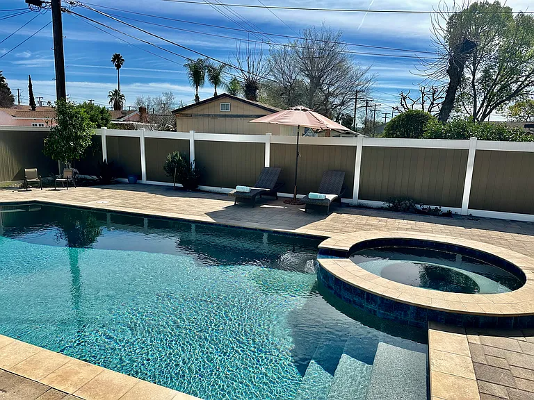 2048 N Screenland Dr — Photo 29