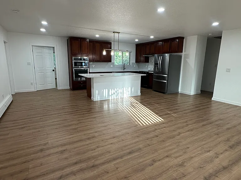 4520 Holland St — Photo 4