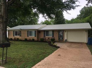 744 Oakview Dr, Trenton, TN 38382