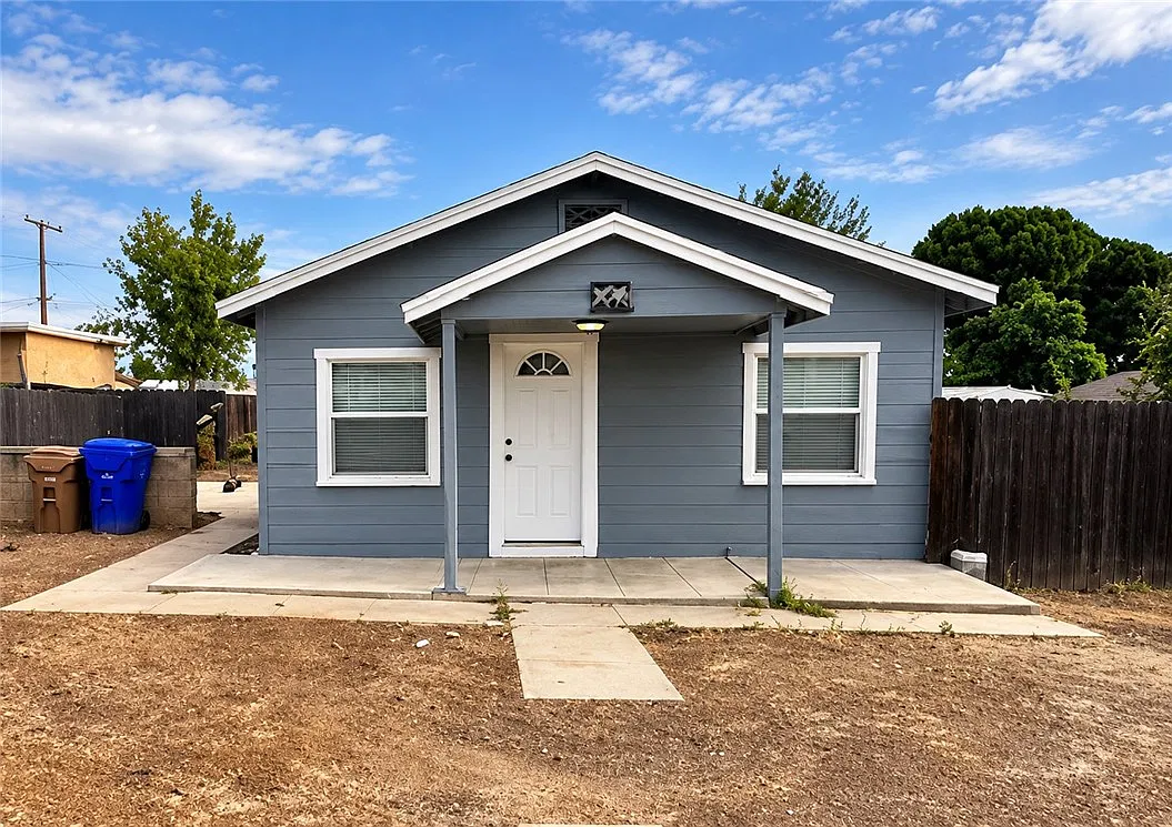 2 bed, 800 sqft, $2,200 — Photo 1