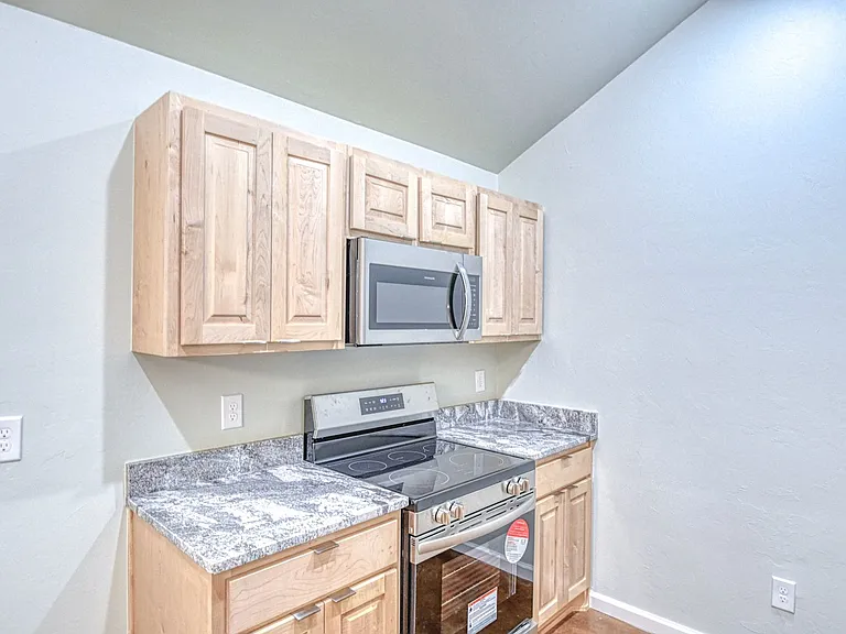2713 Clifton Ter — Photo 13