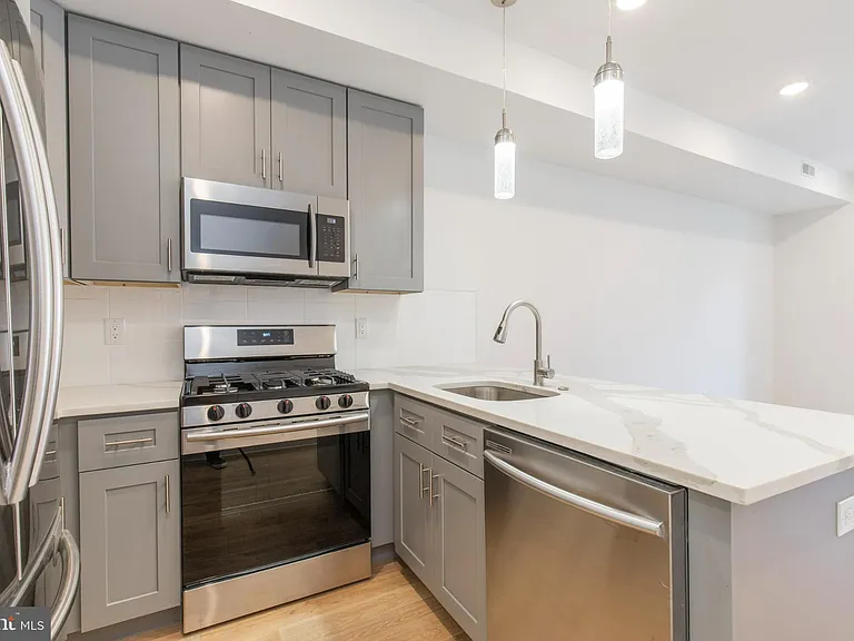 2406 W Master St #2 — Photo 6