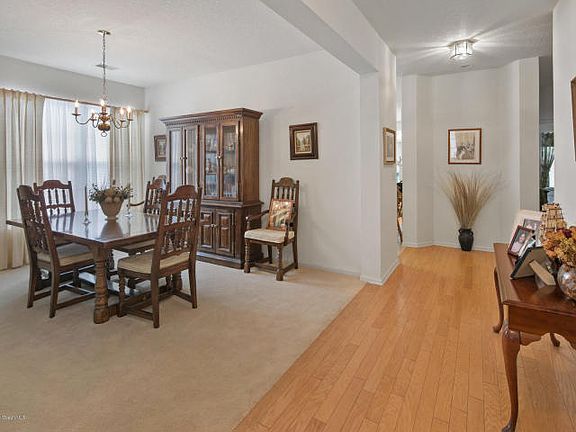 3rd image of 8 Spring Valley Dr