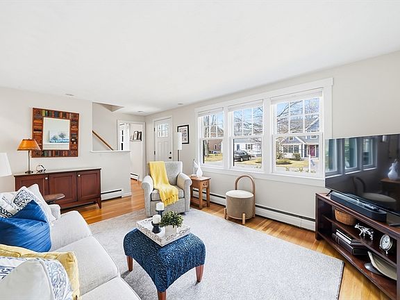 3rd image of 8 Freemont St