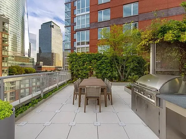 20 River Terrace image 12 of 14