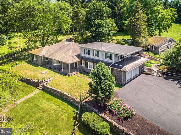 2nd image of 2349 Valley Rd