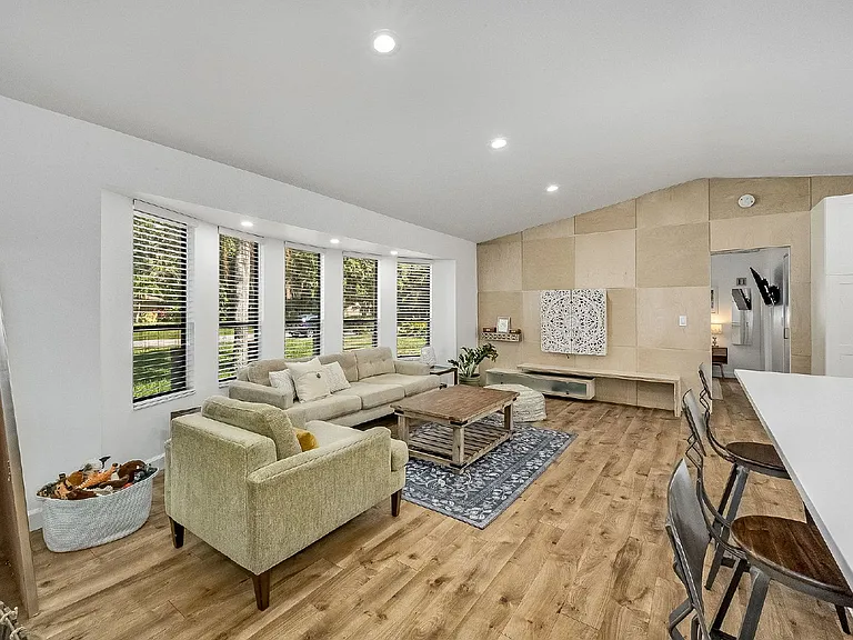 938 Pembroke Ave NE — Photo 34